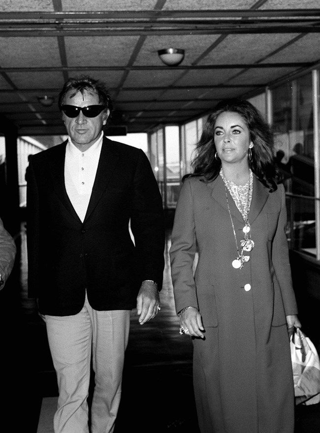 Η Elizabeth Taylor είχε αποπειραθεί να αυτοκτονήσει κατά τη διάρκεια του "απαίσιου γάμου" της με τον Eddie Fisher