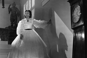 Όταν η Κατίνα Παξινού συνάντησε τον Αλέν Ντελόν - μια ιστορική στιγμή στη Βενετία του 1960