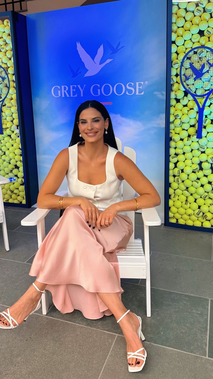 Χριστίνα Μπόμπα - Grey Goose