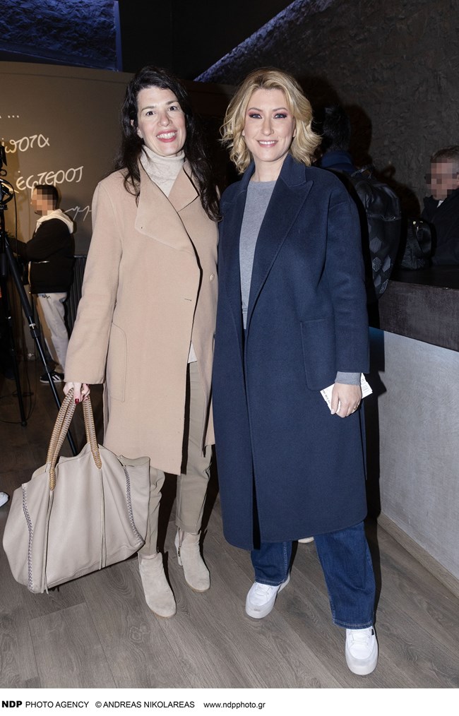 Η Σία Κοσιώνη με αθλητικό look - Ο στιλάτος τρόπος που φόρεσε τα λευκά sneakers