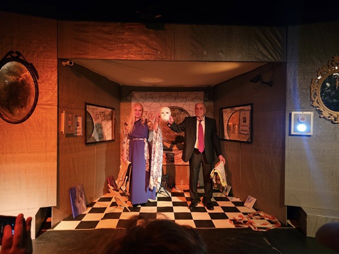 "Είδωλα στον καθρέπτη" ή η δυσκολία να αντικρίσεις τον πραγματικό εαυτό σου