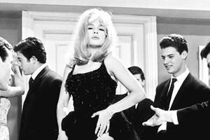 Αλίκη Βουγιουκλάκη: Με old money χτένισμα στο Παρίσι στα μέσα της δεκαετίας του '60