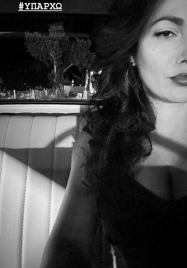 Κλέλια Ρένεση: Η αλλαγμένη εικόνα της - "Υπάρχω"