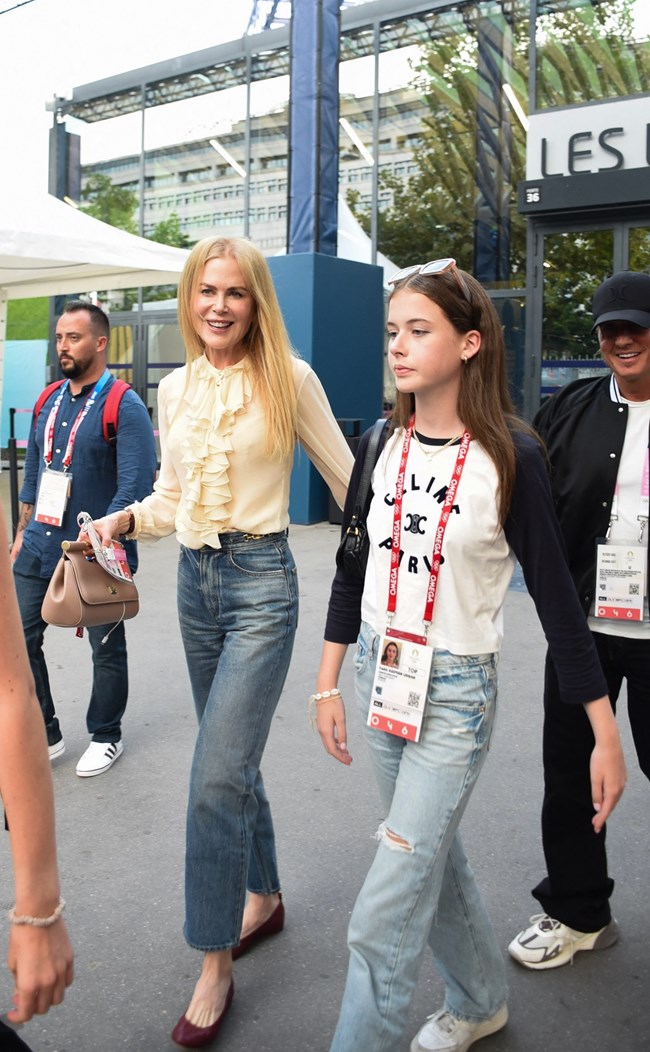 Νικόλ Κίντμαν: Σικ και υπέροχη σε εκδήλωση στο Παρίσι, μαζί με την κόρη της, Σάντεϊ Ρόουζ