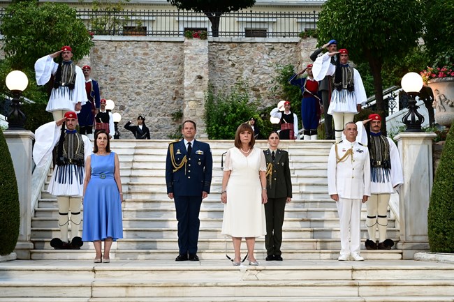Προεδρικό Μέγαρο: Η δεξίωση για τα 50 χρόνια από την Αποκατάσταση της Δημοκρατίας- Τα "κλικ" που κέρδισαν τις εντυπώσεις