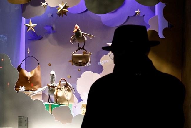 Κατρίν Ντενέβ, Παρίσι, Χριστούγεννα