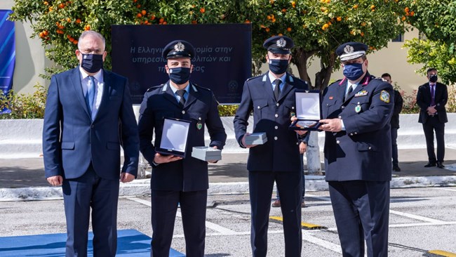 βάφτιση, αστυνομικοί, βρέφος