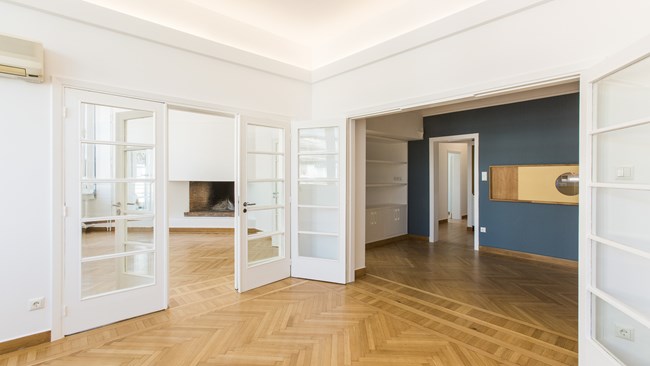 H ανακαίνιση διαμερίσματος στην ιστορική "Μπλε Πολυκατοικία" αποτελεί πρότυπο