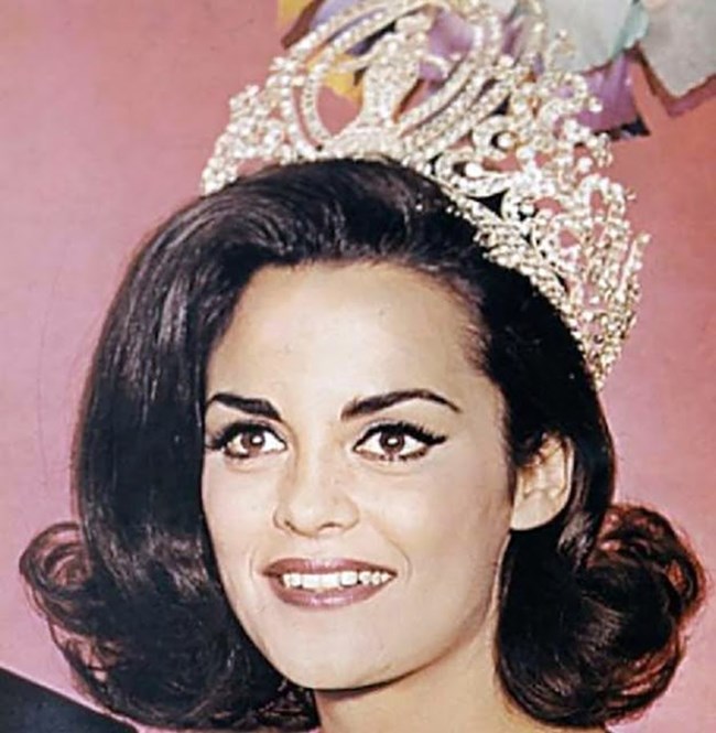 Κορίνα Τσοπέη: Η πρώτη Ελληνίδα που αναδείχθηκε Μις Υφήλιος κλείνει τα 79