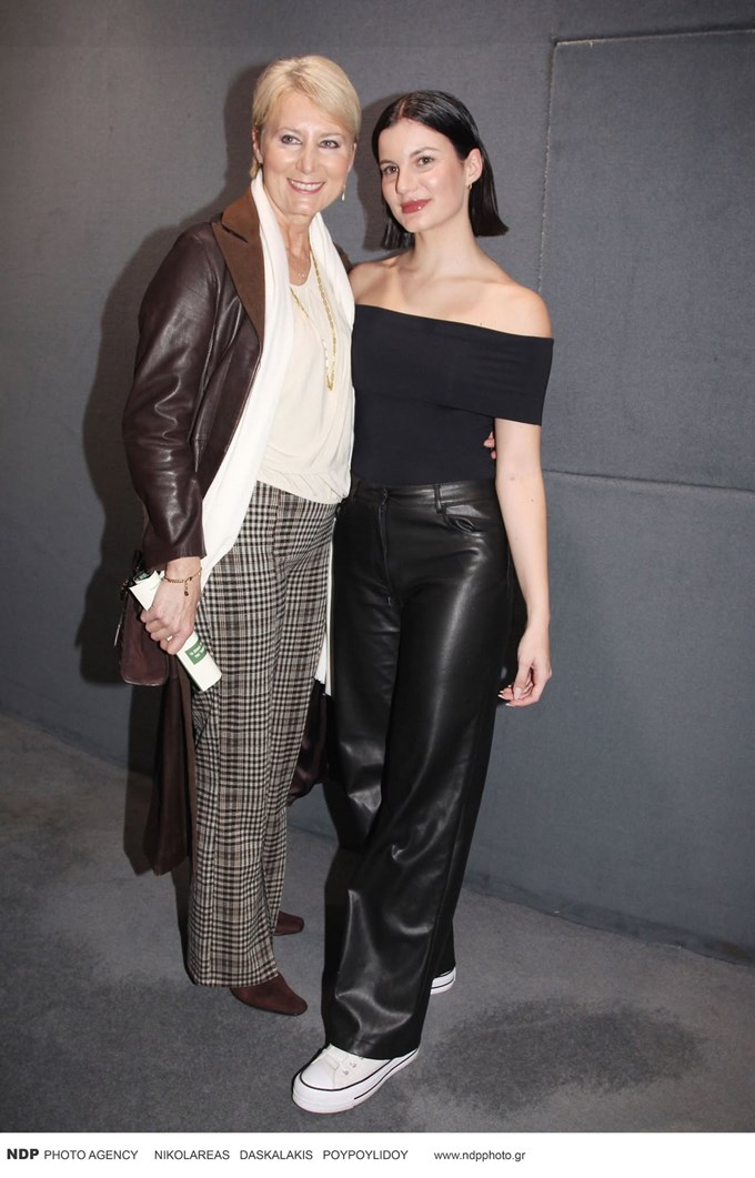 Η σπάνια δημόσια εμφάνιση της Νατάσας Παζαΐτη με την κούκλα κόρη της, Αλίκη