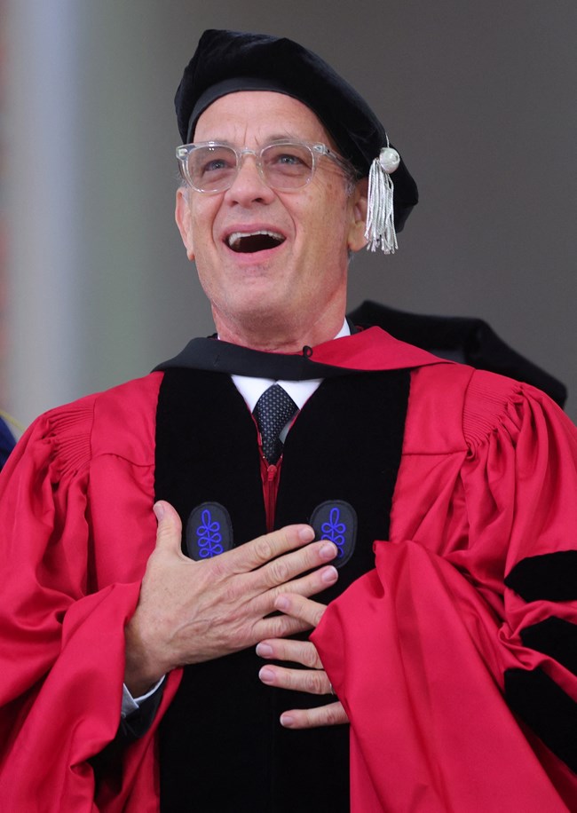 Ο Τομ Χανκς έλαβε πτυχίο τιμητικά από το Πανεπιστήμιο του Harvard