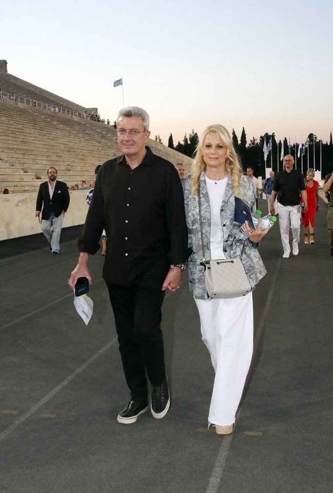 Η σπάνια εμφάνιση του Νίκου Χατζηνικολάου με τη σύζυγό του Κρίστη Τσολακάκη