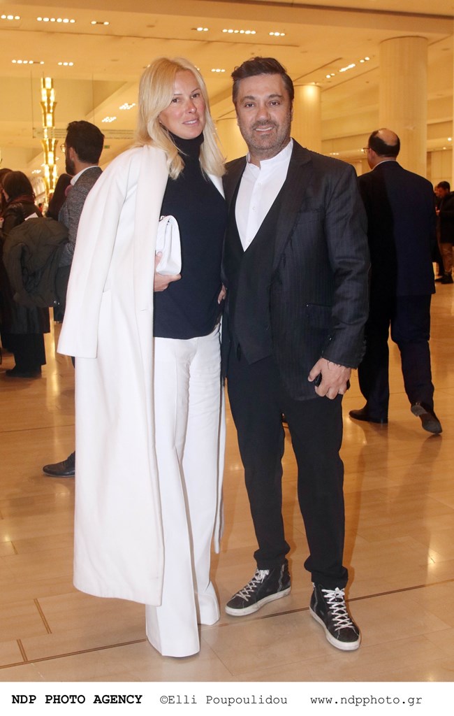 Γιώργος Θεοφάνους: Πως φόρεσε η σικάτη σύζυγός του, Βίλλυ, την διαχρονική λευκή παντελόνα