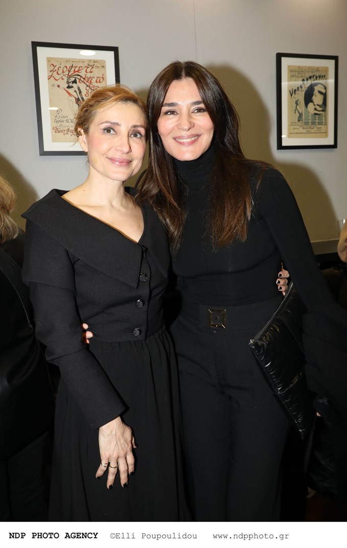 Μαρία Ναυπλιώτου: Εμφανίστηκε με total black σύνολο και χρυσές λεπτομέρειες που "απογείωσαν" το look