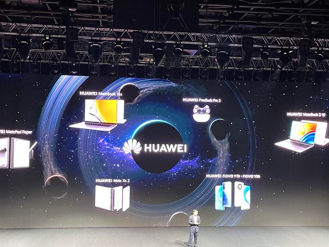 Με μία φαντασμαγορική εκδήλωση η Huawei παρουσίασε τα νέα υψηλής τεχνολογίας προϊόντα της εταιρίας