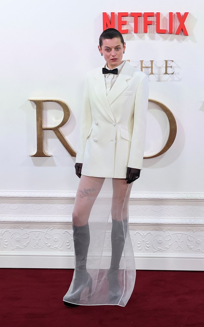 Έμμα Κόριν, The Crown