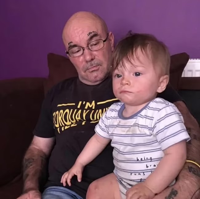 Βρετανία- Οικογενειακή τραγωδία: Πατέρας παθαίνει καρδιακή προσβολή και το 2χρονο μωρό υπό την κηδεμονία του πεθαίνει από ασιτία