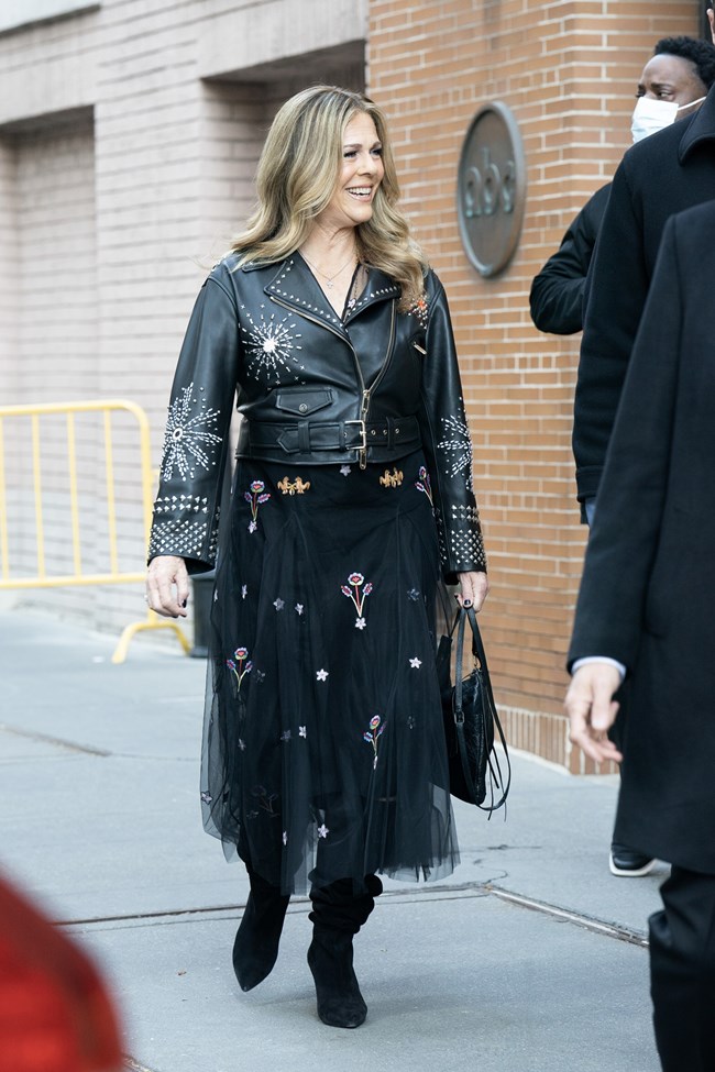 Η Ρίτα Γουίλσον εμφανίστηκε στη Νέα Υόρκη με σύνολο βγαλμένο από το "Sex And The City"