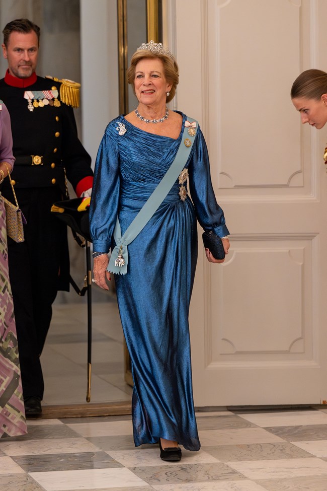 Μαρί Σαντάλ: Με την τιάρα της Σοφίας της Ελλάδας και Mary Katrantzou φόρεμα στο παλάτι της Δανίας