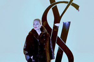 Το νέο hot couple: Η Κέιτ Μος χέρι- χέρι με τον εγγονό του Μπομπ Μάρλεϊ