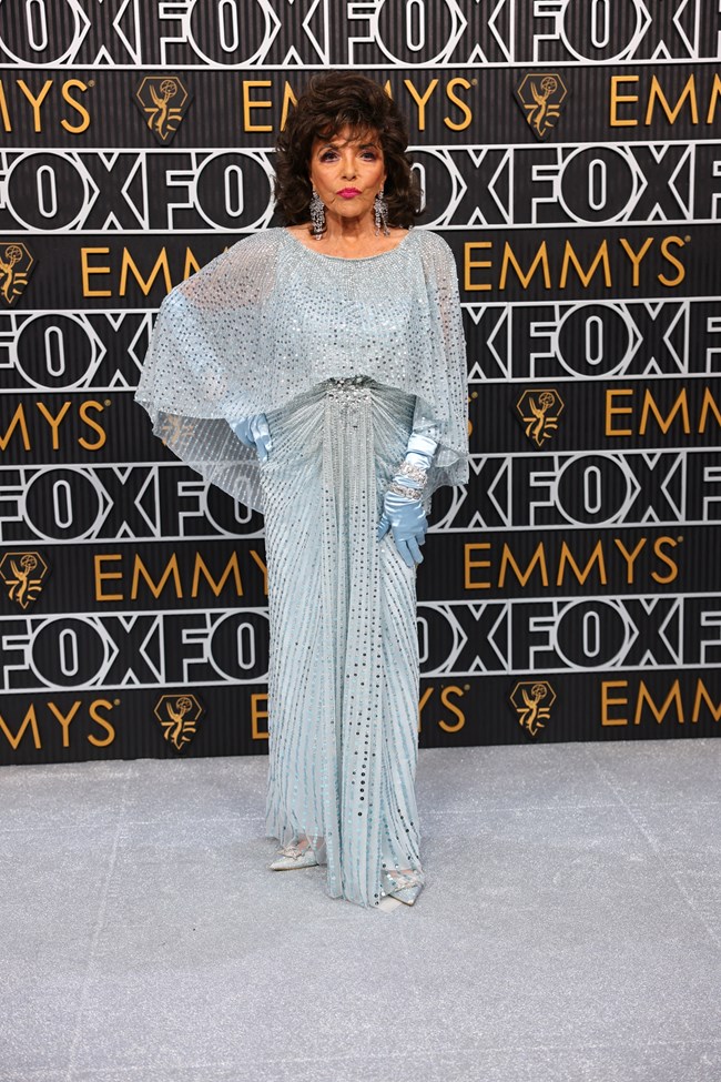 Βραβεία Emmy 2024: Εκθαμβωτική η  90χρονη Τζόαν Κόλινς στα Έμμι