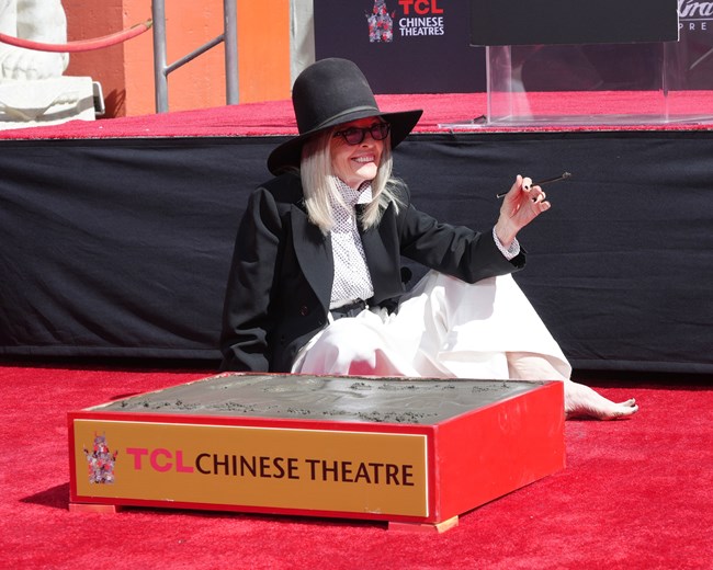 Η Νταϊάν Κίτον "στηρίζει" Γούντι Άλεν