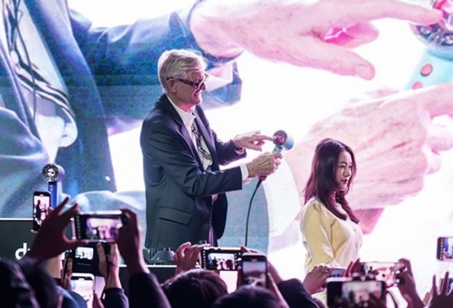 Το πιο "έξυπνο" πιστολάκι μαλλιών για πιο υγιή (και πανέμορφα) μαλλιά