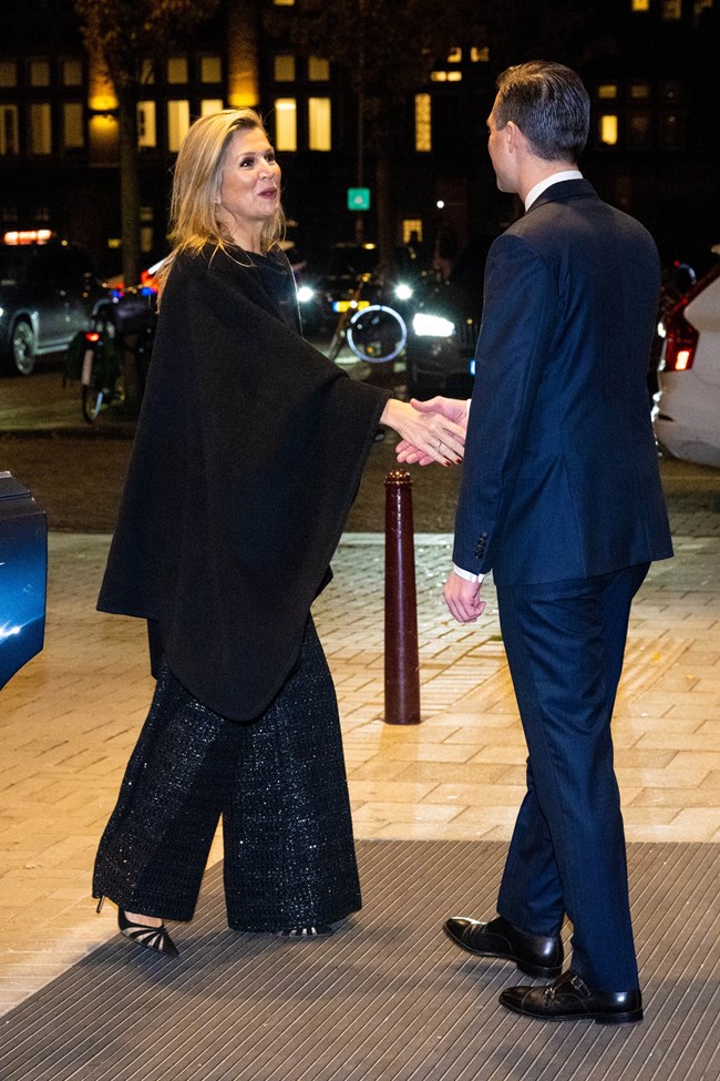 Πώς να προσθέσετε την λάμψη της παγιέτας σε βραδινό σύνολο με τον πιο κομψό και elegant τρόπο;