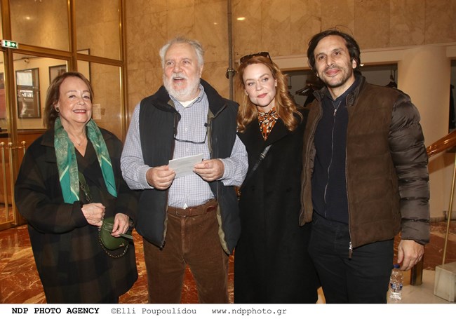 Λένα Παπαληγούρα: Στην βράβευσή της με το απόλυτο statement φόρεμα