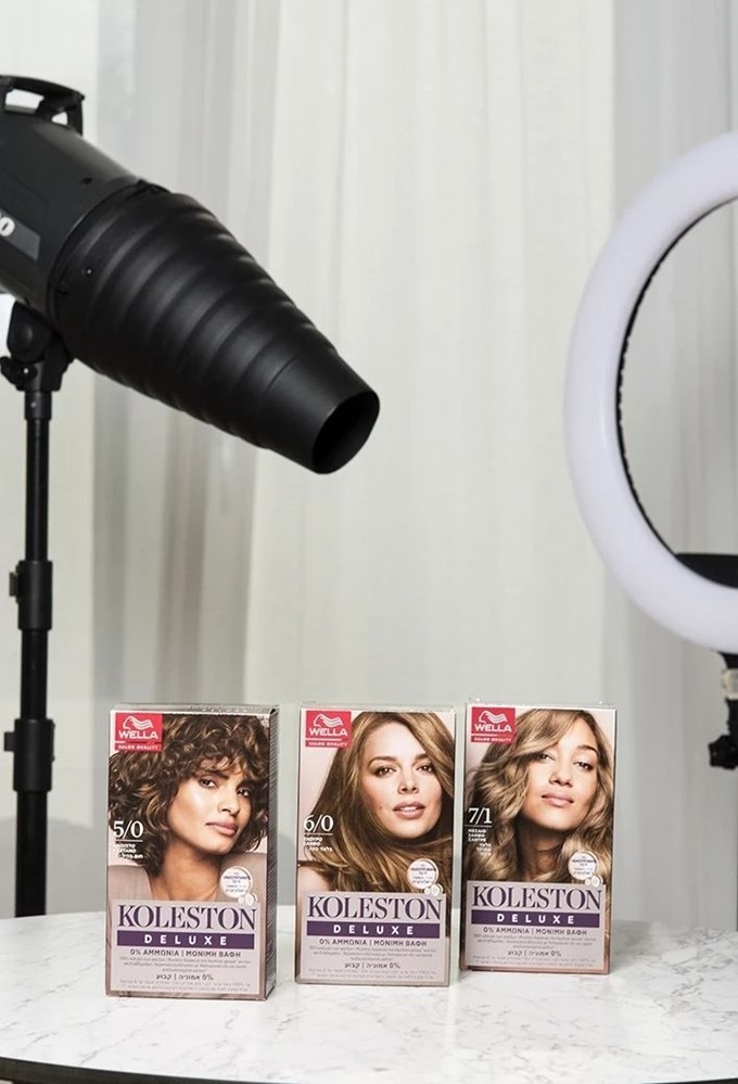 Η Χριστίνα Κανελλοπούλου ανανέωσε το χρώμα των μαλλιών της στο σπίτι και εμείς μόλις βρήκαμε την πιο effortless βαφή χωρίς αμμωνία για pro αποτέλεσμα]