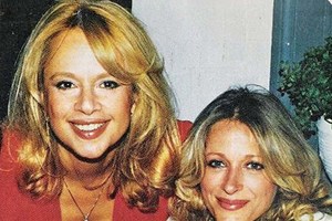 Καλοκαίρι του 1967: Η σπάνια φωτογραφία της Νόρας Βαλσάμη το πιο σικ ολόσωμο μαγιό