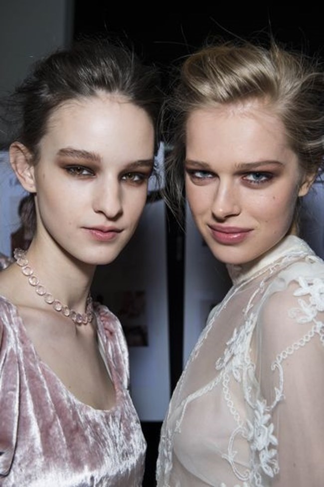 Μαύρο ή καφέ eyeliner; Ποιο να επιλέξεις και γιατί