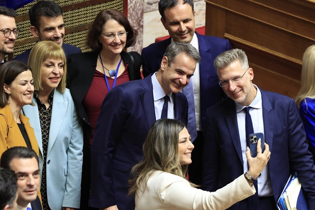 Ψηφίστηκε από τη Βουλή ο γάμος των ομόφυλων ζευγαριών- Όλα όσα έγιναν