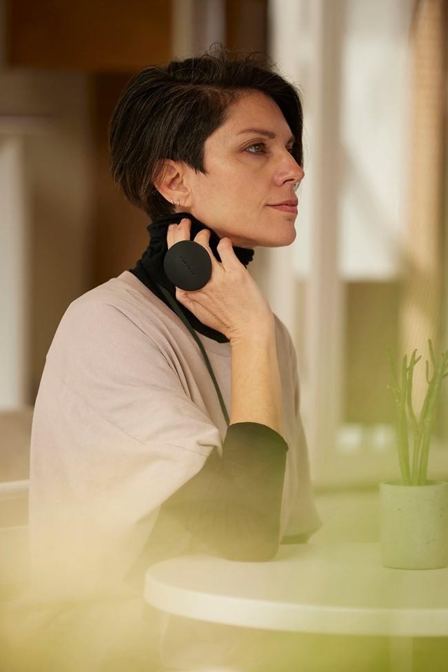 Aumorfia: Η σκοτεινή αισθητική των δερμάτινων αξεσουάρ της Θεανούς Ραβαζούλα - Ποταμιάνου