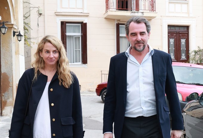 Η Χρυσή Βαρδινογιάννη με casual look και luxury τσάντα στην πρόβα γάμου με τον Νικόλαο ντε Γκρες