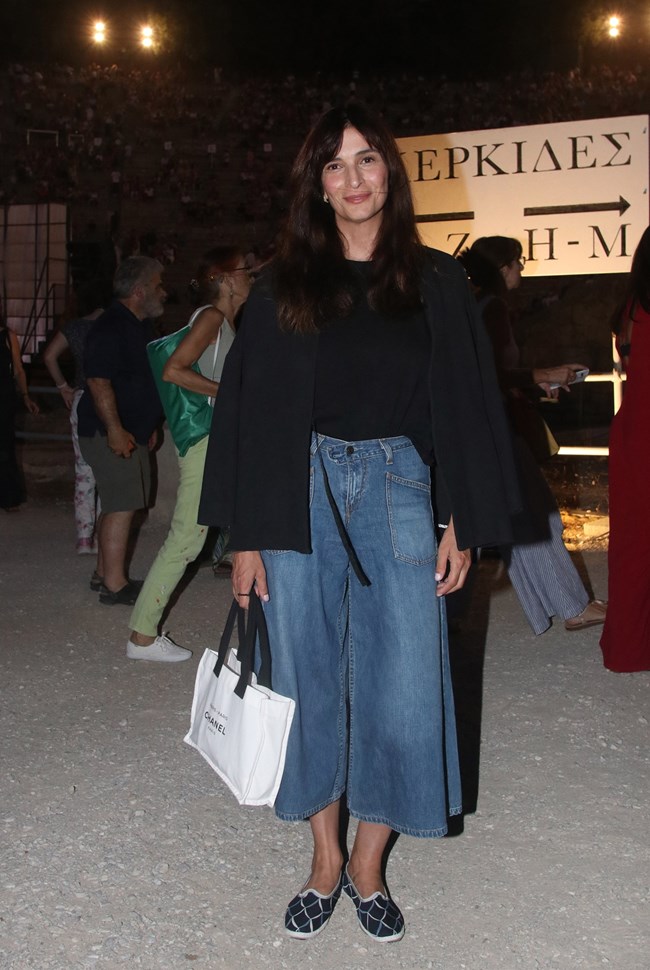 Αντιγόνη Κουλουκάκου: Η denim ζιπ κιλότ που φόρεσε, είναι η πιο hot τάση για το φθινόπωρο