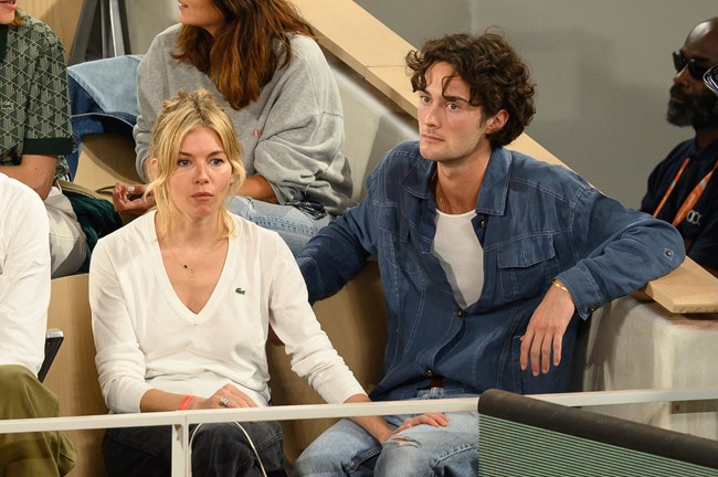 Η Σιένα Μίλερ και ο Όλι Γκριν είναι το νέο IT ζευγάρι του Χόλιγουντ