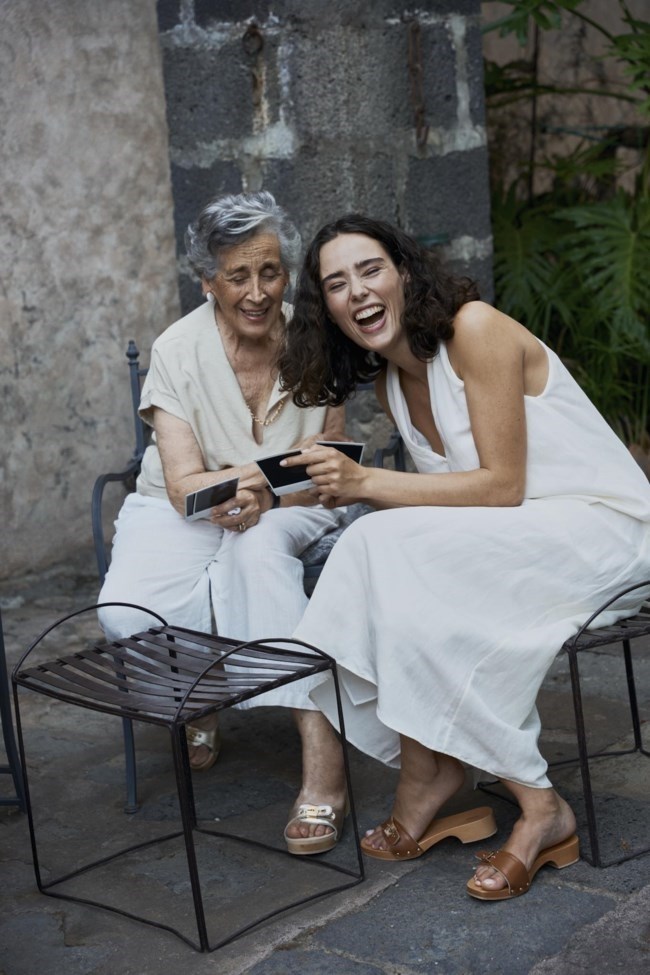 H συλλογή άνοιξη / καλοκαίρι 2024 της Scholl μάς ετοιμάζει για ένα ρετρό - σικ καλοκαίρι, γεμάτο ιταλική φινέτσα