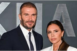 Βικτόρια Μπέκαμ: Μάθαμε το μυστικό που παραμένει λεπτή στα 50