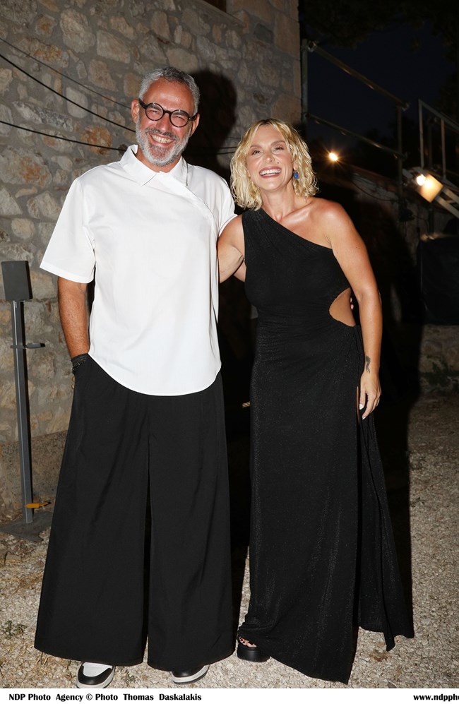 Το απίστευτο στιλ του Νίκου Συρίγου στη συναυλία της Ελεονώρας Ζουγανέλη στην Επίδαυρο