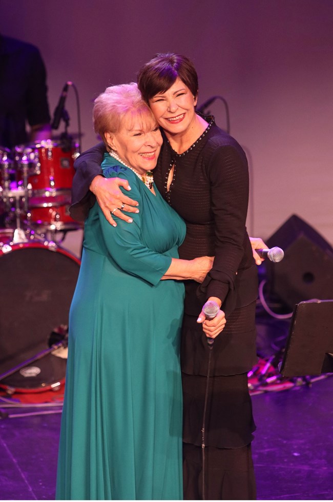 Κλειώ Δενάρδου: Η σπάνια δημόσια εμφάνιση μιας μεγάλης κυρίας του τραγουδιού