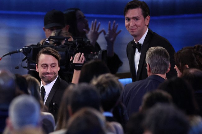 Βραβεία Emmy 2024 : O πρωταγωνιστής της θρυλικής σειράς Succession Κίραν Κάλκιν, θριάμβευσε και ζήτησε περισσότερα παιδιά στη γυναίκα του