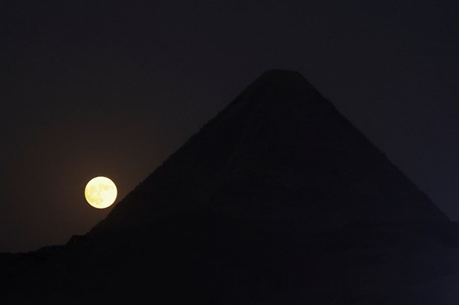 Οι συγκλονιστικές εικόνες από την "Μπλε Πανσέληνο" που σαγήνευσε τον κόσμο