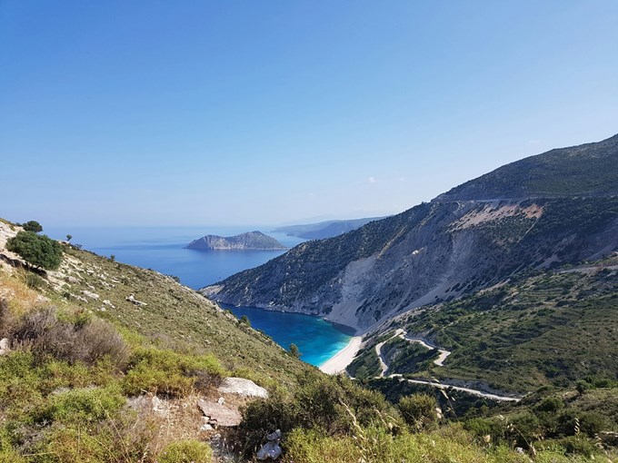 Μύρτος: Η παραλία στην Κεφαλονιά που πρέπει να επισκεφθείς τουλάχιστον μια φορά στη ζωή σου