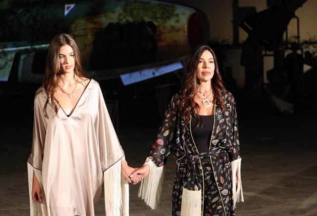 Ναταλία Δραγούμη: " Ζηλεύω κάποιες σχέσεις μαμάς και κόρης, που η κόρη μπορεί να μιλάει κάθε μέρα με τη μαμά της, αλλά αυτό δεν είναι ακόμα στη δική μου φάση"