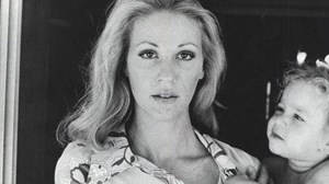 Ζωή Λάσκαρη: Σε δημοπρασία τα κοσμήματά της και τα προσωπικά της αντικείμενα