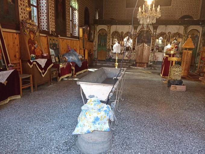 Τι είναι το έθιμο του "αμίλητου νερού", που ήρθε στη Μυτιλήνη... από το Αϊβαλί