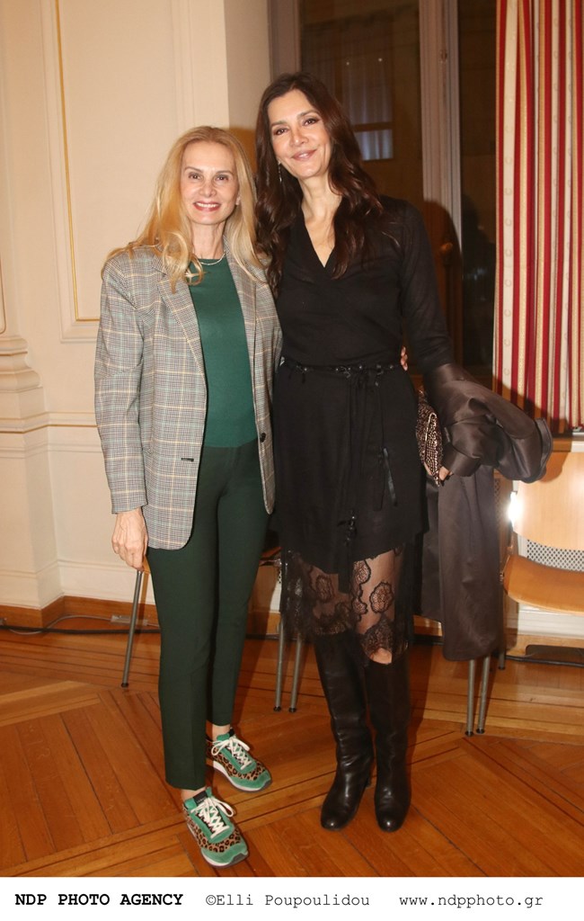 Κατερίνα Λέχου: Απογείωσε το μαύρο φόρεμα με αυτή την σέξι lacy λεπτομέρεια