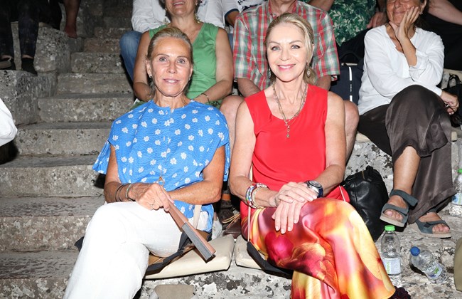 Έλλη Στάη: Με αντισυμβατικό καλοκαιρινό look στην Επίδαυρο