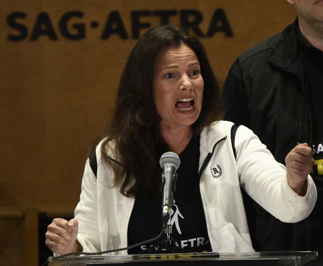 Απεργία των ηθοποιών στο Χόλιγουντ: "είμαστε τα θύματα" φωνάζει η Φραν Ντρέσερ, Πρόεδρος του Σωματείου Ηθοποιών